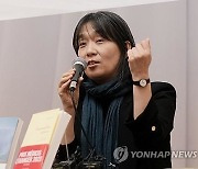 美언론 "한강 노벨상은 서프라이즈…한국서 '선견자'로 평가"