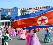 北 '노동당 창건 79주년'…여맹간부들과 여맹원들 무도회