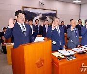 [국감]선서하는 권재한 농진청장