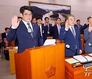 [국감]선서하는 권재한 농진청장