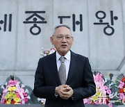 유인촌 장관 "한강 '노벨문학상' 국가적 경사…韓문학 지원 강화"