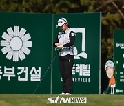 [STN포토]티샷 준비하는 김수지