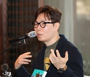 국내 문학계 “한강, 한국어가 세계시민의 언어 될 수 있다는 걸 보여줘”