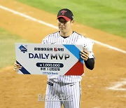 [포토]  손주영, 5차전 MVP