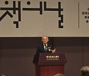 유인촌 "노벨상 수상, 국가적 영광…韓문학 세계에 알릴 계기"