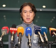 "선수들이 잘 극복해"… '위풍당당' 홍명보호 귀국