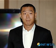 '맥주병 폭행' 정수근, 실형 구형…"약 부작용" 선처 호소