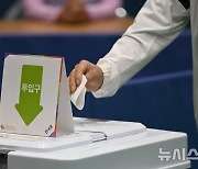 '군수 사전투표 첫날' 오후 6시…영광 24.68%·곡성 24.06%(종합)