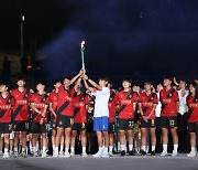 경남 진주여중 축구부, 제105회 전국체전 성화 점화 주자 참여