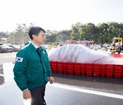 전기차 화재진압 과정 살피는 김완섭 장관