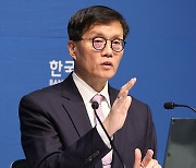 이창용 “기준금리 추가 인하 여력 있다”지만 2025년 1월 이후?