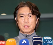 '손흥민 없이 이겼다' 홍명보 감독 "선수들이 잘해서 승리했다"... 요르단 원정 2-0 완승 후 자신감