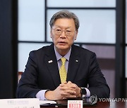 인사말 하는 김창범 부회장