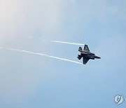 합참의장, 공군 17전투비행단 찾아 F-35 스텔스전투기 점검