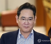 귀국하는 이재용 삼성전자 회장