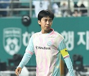 [mhn포토] 임영웅 '축구사랑 실현'