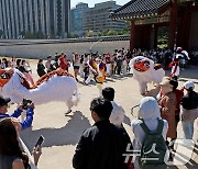 가을 궁중문화축전 길놀이 펼쳐진 경복궁