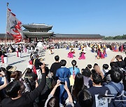 경복궁에서 펼쳐진 궁중문화축전 길놀이 공연