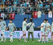 팀 기성용의 승리로 끝난 하나은행 자선축구대회