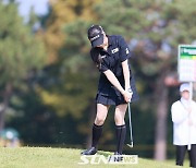 [STN포토]어프러치샷 하는 박혜준