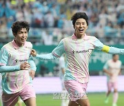 [포토]임영웅, 오늘은 축구장의 히어로