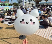 "인기 짱 코코 솜사탕 받아가세요"... 아이들과 오기 좋은 이곳 [2024 청춘, 커피 페스티벌]