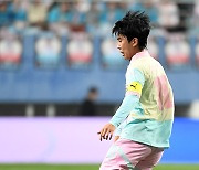 임영웅 자선축구 ‘현란한 드리블’