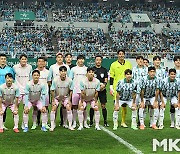 임영웅과 기성용이 함께하는 자선축구대회 [MK포토]