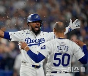 '홈런 2방 쾅' 다저스, NLDS 5차전서 샌디에이고 2-0 제압…NLCS 진출