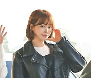 르세라핌 김채원,'볼하트 깜찍' [사진]