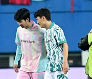 임영웅-이청용, '멋진 자선축구경기 펼치고' [사진]