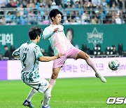 임영웅, '진심 가득한 자선축구경기' [사진]