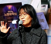 한강 "파도같은 축하 놀랐다"…품절 대란에 인쇄기 풀가동