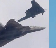 [포착] 러 Su-57 전투기, 아군 최신예 스텔스 드론을 미사일 격추 왜? (영상)