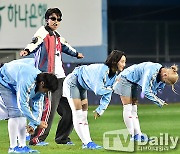 [TD포토] 임영웅 '축구장에서 공연'