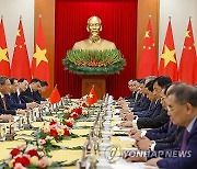 VIETNAM CHINA DIPLOMACY