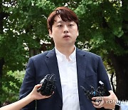 의대생들 군의관 대신 월급 200만원 받는 현역으로…박단 "군의관 공백 대책 있나"