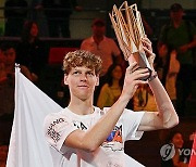 신네르, ATP 투어 단식 7번째 우승…조코비치와의 대결 승리