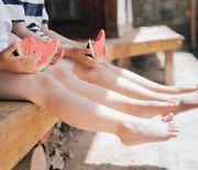 "여름 수박 맛, 빗소리 알려주자" 아이 안 낳으려던 한강 마음 돌린 이 말