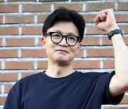 추미애 "빡센 훈련 전쟁 막나"…한동훈 "굴종 뒷거래로 막나"