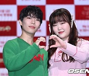 ‘노벨상’ 한강 작가 울린 AKMU, 가사 어땠길래? 5년 만에 다시 ‘역주행’ [Oh!쎈 레터]