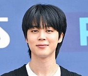 방탄소년단 지민 "군대, 쉽지만은 않지만"...생일맞이 근황 공개