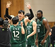 DB, KT 꺾고 KBL 컵대회 우승…MVP 오누아쿠