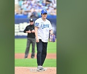 '어린이회원 출신' 김강우 '승리 기운을 담아 시구'[엑's 숏폼]