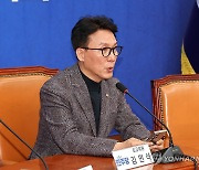 발언하는 김민석 최고위원