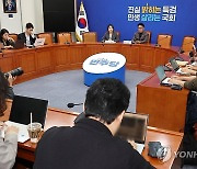 기자간담회 하는 김민석 최고위원