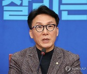 발언하는 김민석 최고위원