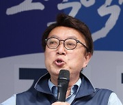 연설하는 혁신당 장현 후보