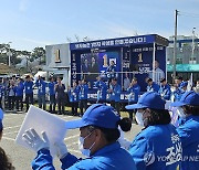 전통시장서 유세하는 민주당 조상래 후보