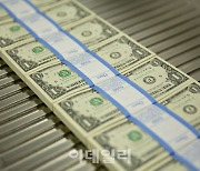 강달러에 ‘달러 사자’…환율, 두 달 만에 다시 1360원 위협[외환분석]